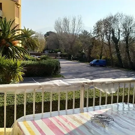 Apartment 2 Pieces 6 Pers A 400m De La Avec Parking - Fr-1-776-74